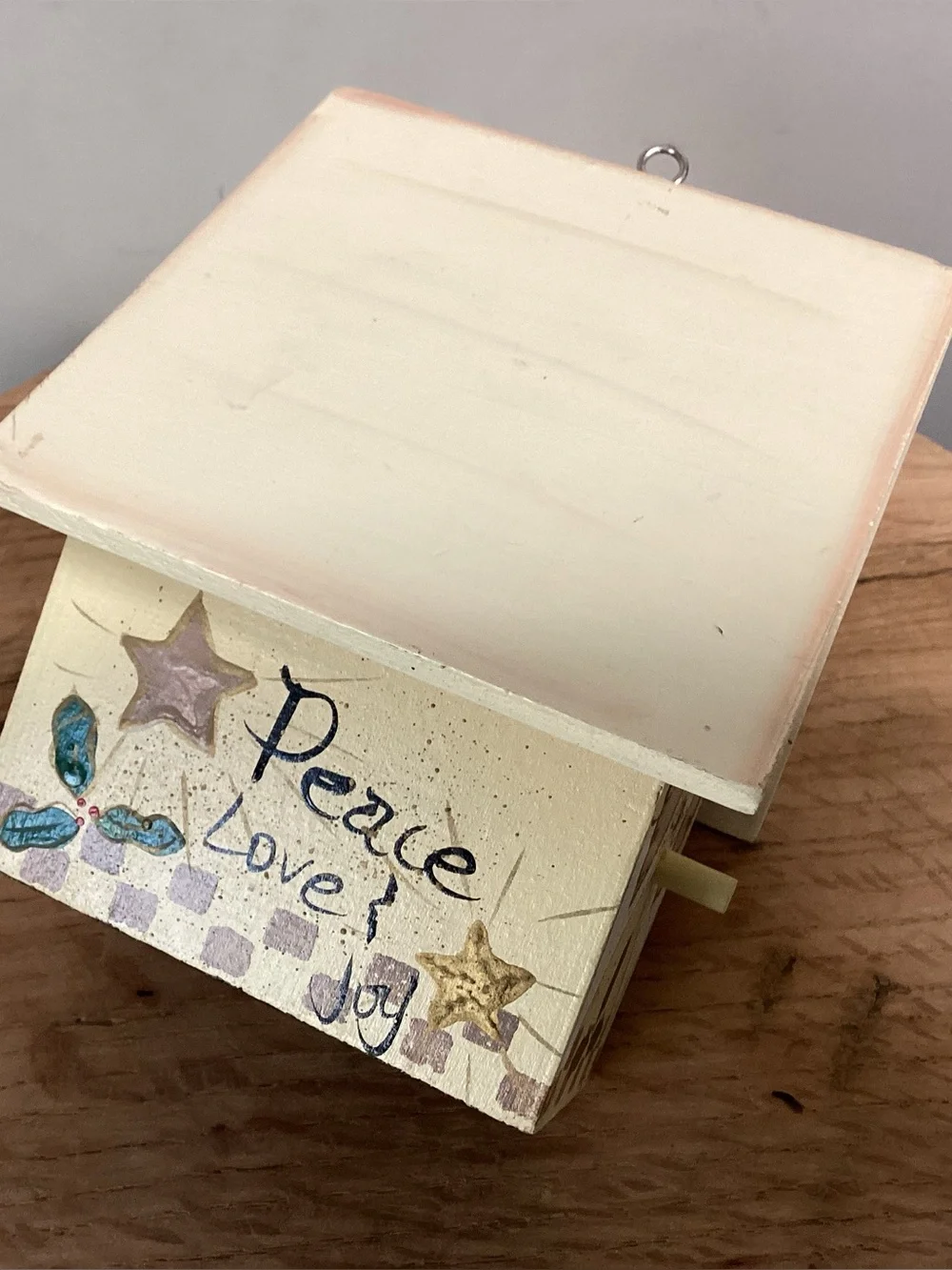 🔴 Beautiful Solid Wood Crafted Birdhouse - Hand Painted - Peace / Love / Joy